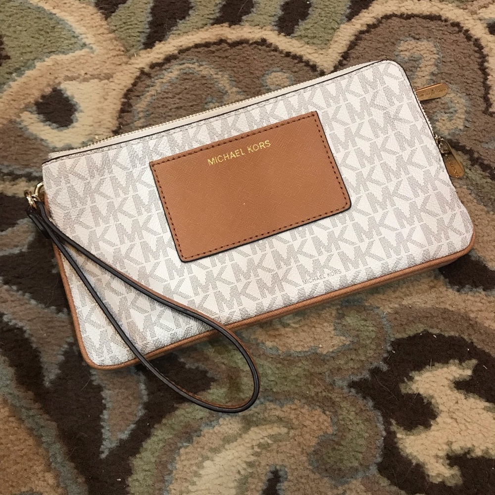 Authentic Michael Kors Wristlet